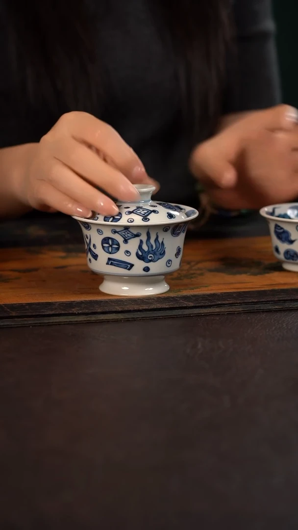 赏君慕元杂宝狮子马蹄盖碗