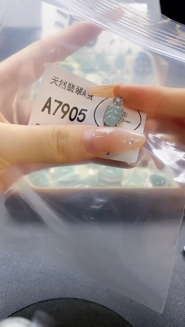 吊坠(赠链)未镶嵌翡翠天然翡翠A货