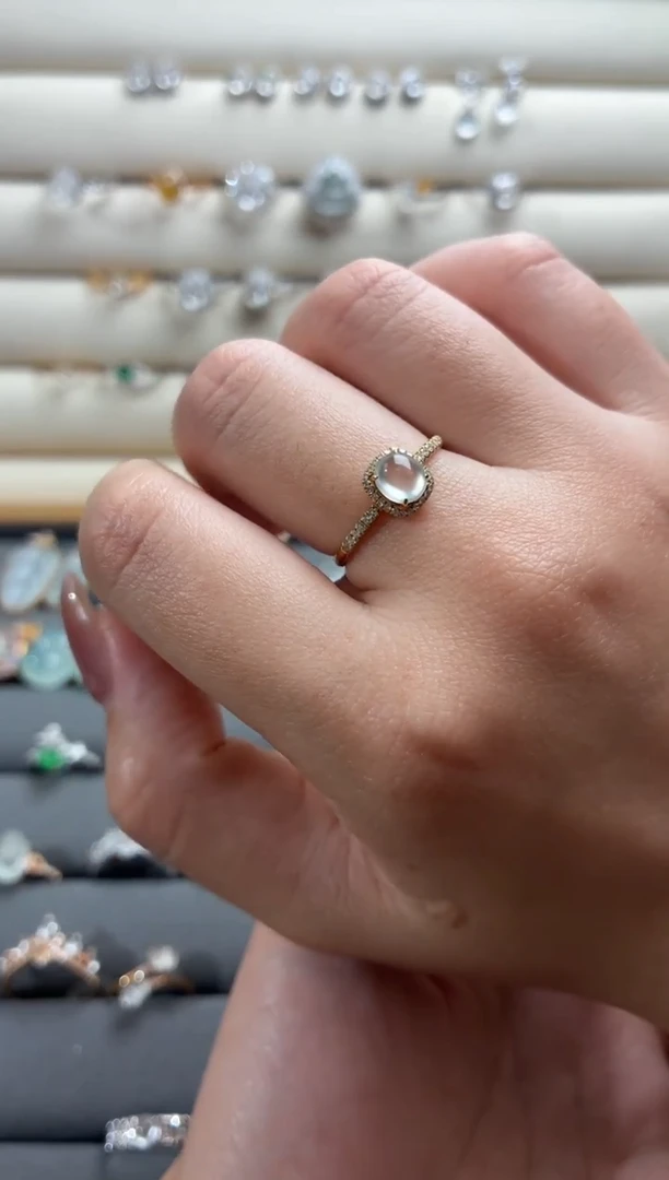 18K金镶嵌戒指翡翠化**女戒指