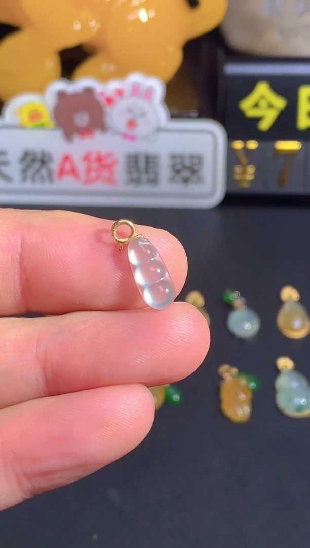 颈饰18K金镶嵌翡翠