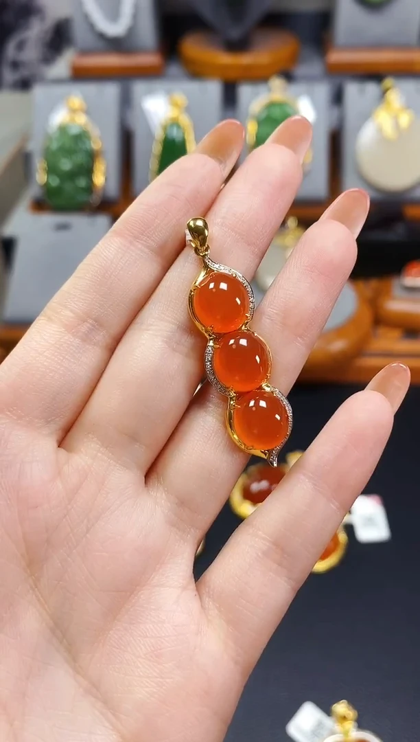 颈饰18K金镶嵌南红玛瑙原矿南红冰红福豆颈饰吊坠