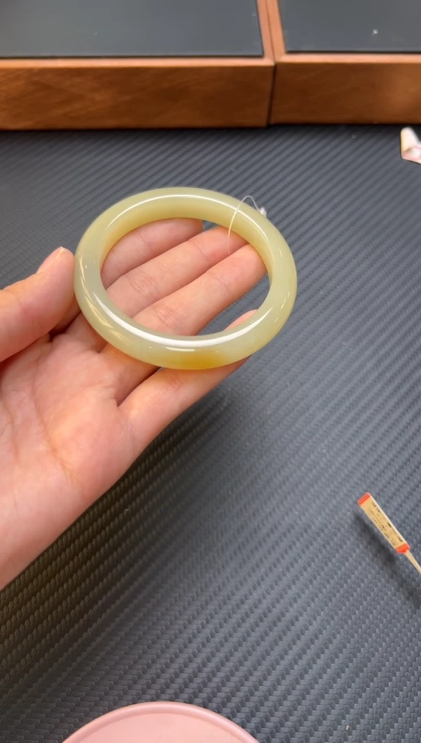 和田玉手镯未镶嵌若羌微色差55m