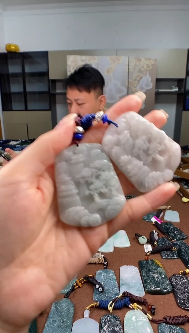 颈饰未镶嵌翡翠 多样性发其一