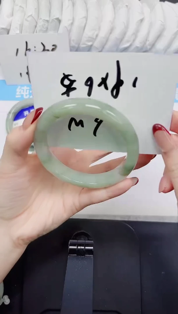 【闪购商品】石英质玉手镯未镶嵌227