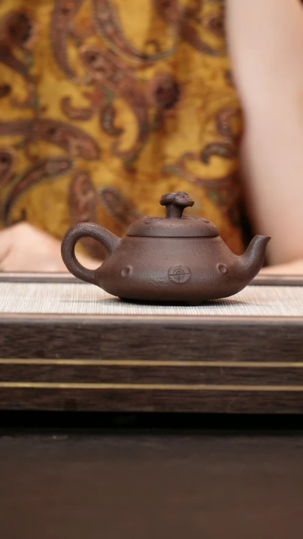 茶壶紫砂供春壶 深井紫泥