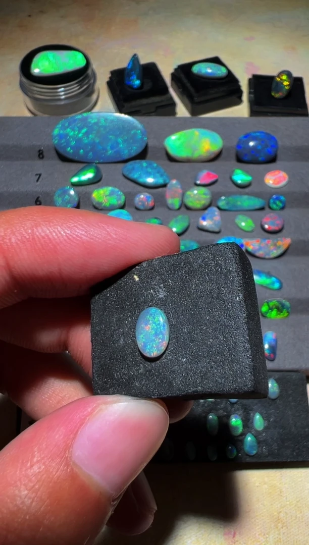 未镶嵌欧泊01<小新精选>澳洲黑澳宝   5*7 mm