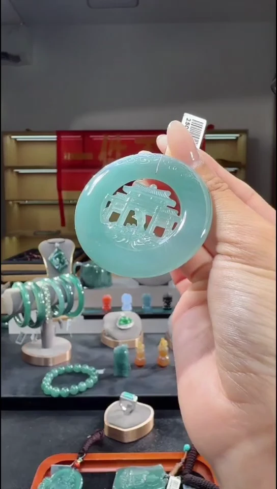 颈饰未镶嵌翡翠鱼跃龙门