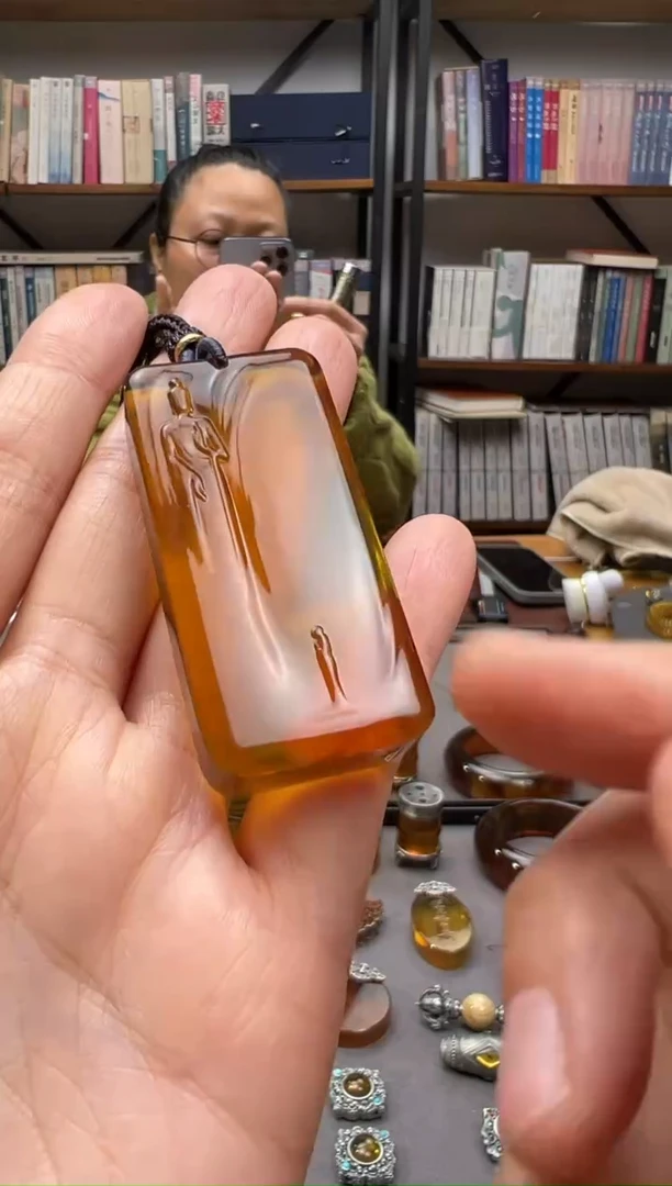 【闪购商品】琥珀颈饰未镶嵌无相佛