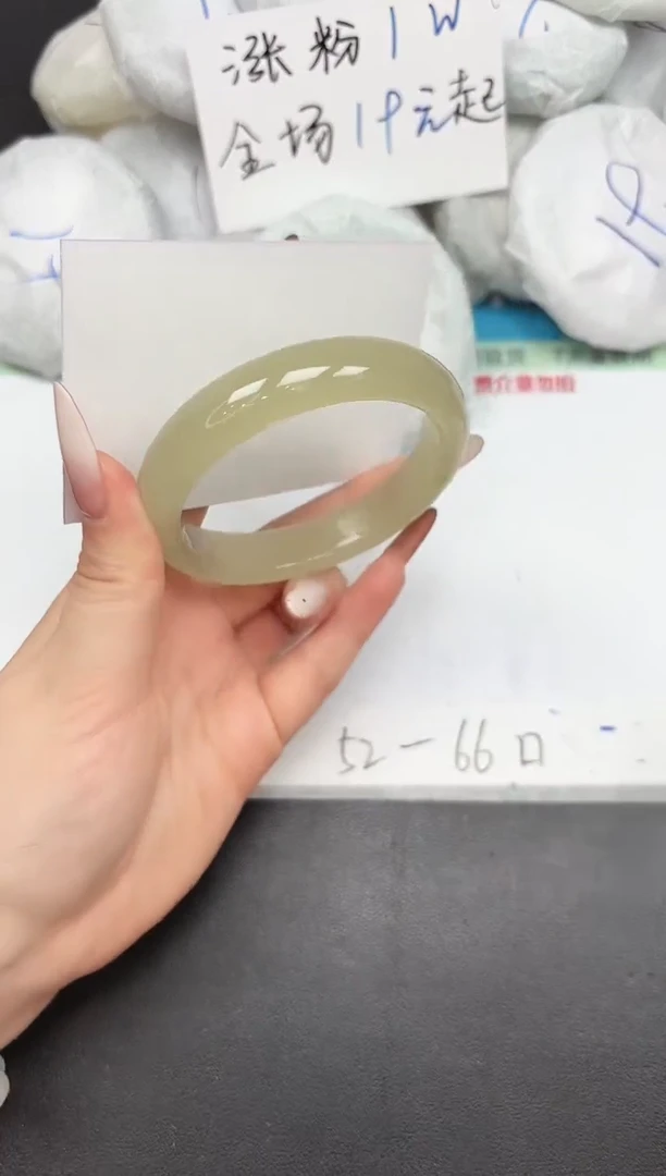 未镶嵌手镯石英质玉A212/61.8