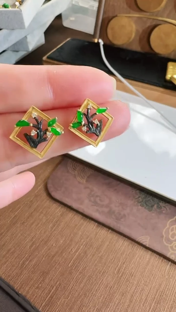 翡翠18K金镶嵌耳饰耳饰