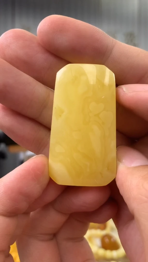 【闪购商品】琥珀裸石未镶嵌吊坠