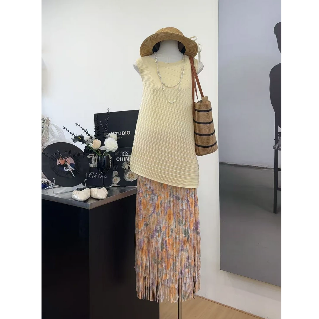 【东京半夏】显白优雅慵懒无袖上衣 褶皱流苏半身裙-6642