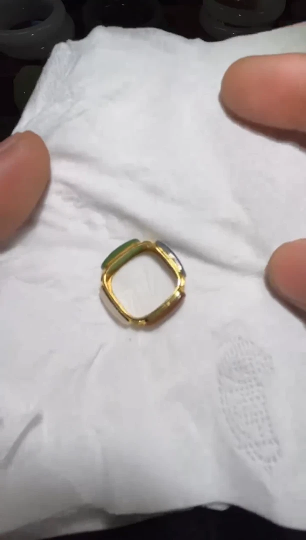 18K金镶嵌戒指和田玉戒指