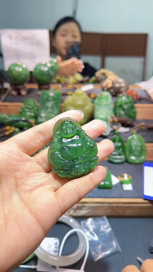 颈饰未镶嵌和田玉（碧玉）1