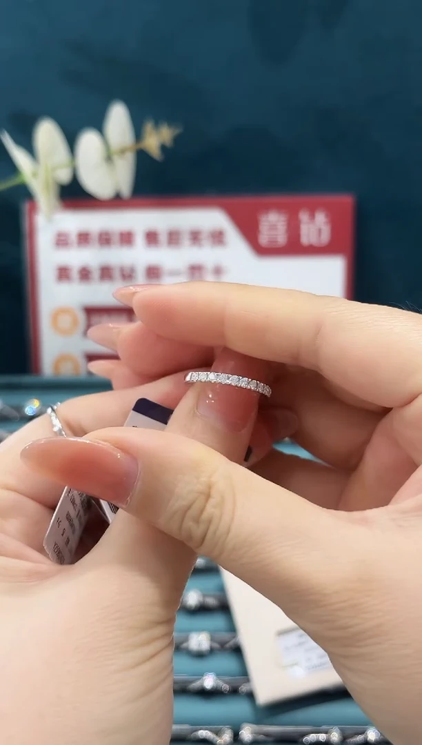 18K金镶嵌戒托钻石23分/12圈