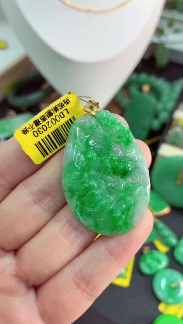 吊坠(不含链)18K金镶嵌翡翠挂件