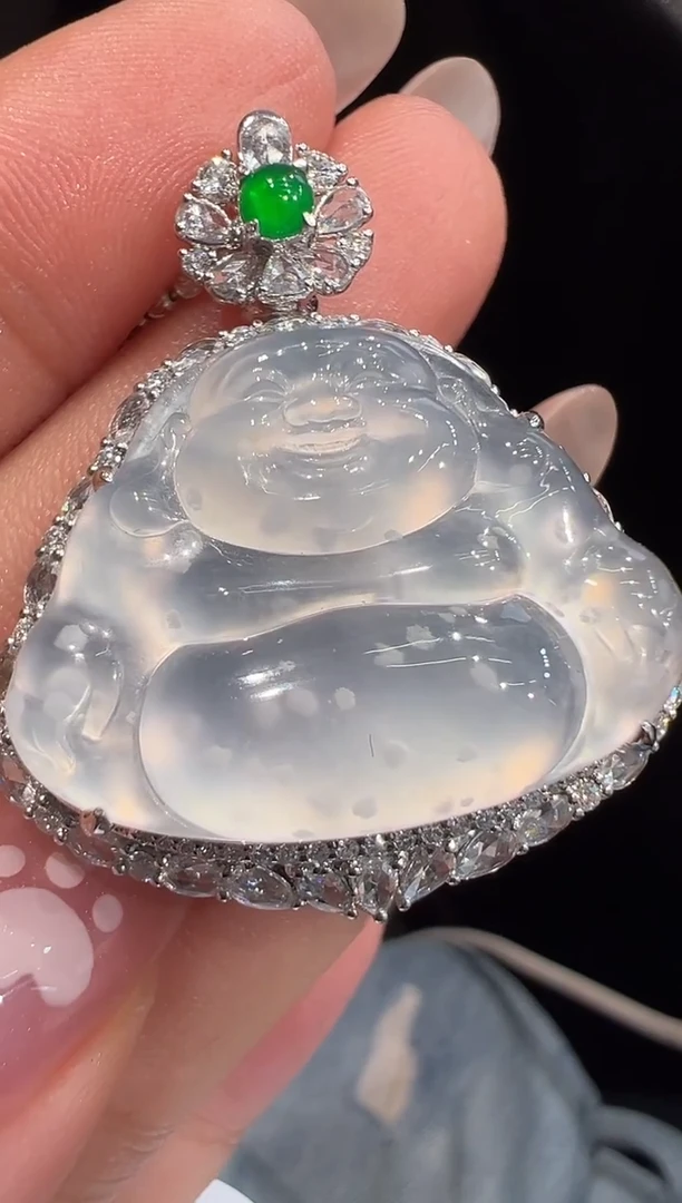 颈饰18K金镶嵌翡翠吊坠