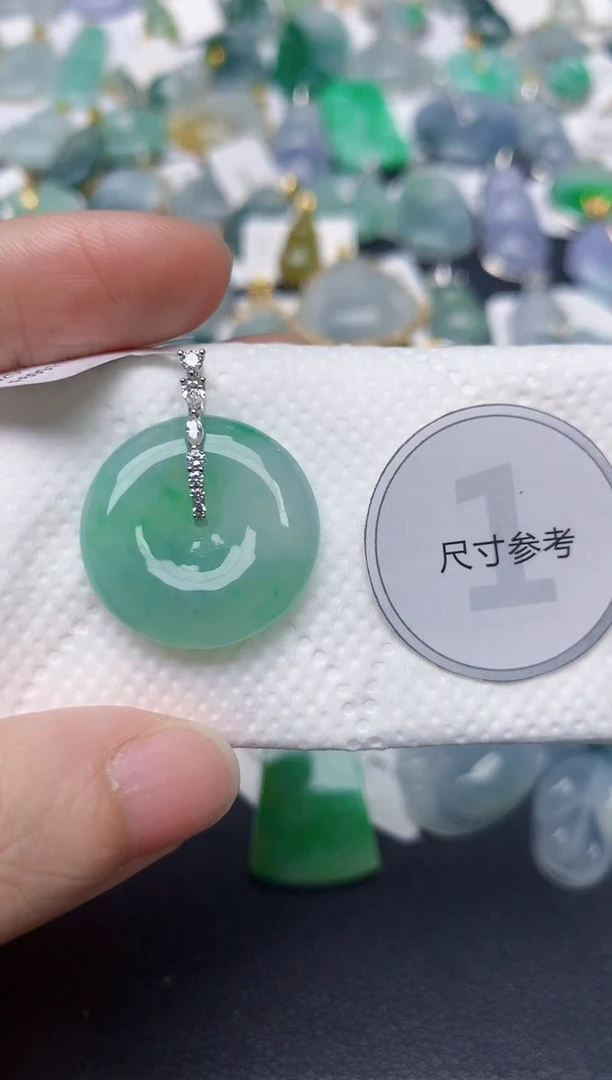 颈饰18K金镶嵌翡翠天然缅甸A货翡翠