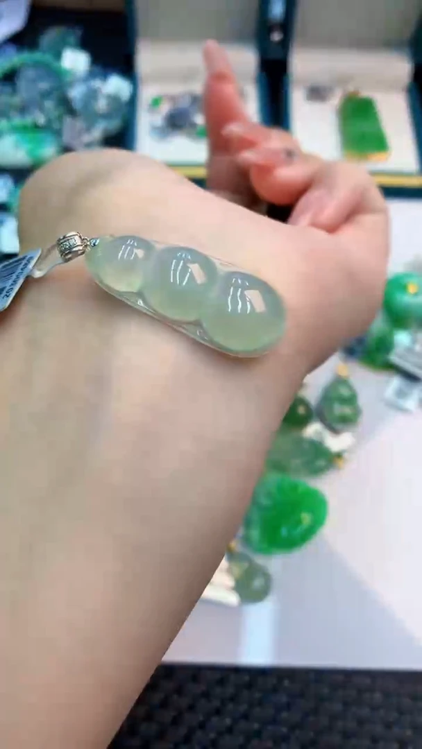 翡翠18K金镶嵌吊坠(不含链)1