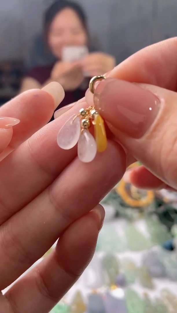 翡翠未镶嵌吊坠(不含链)水滴