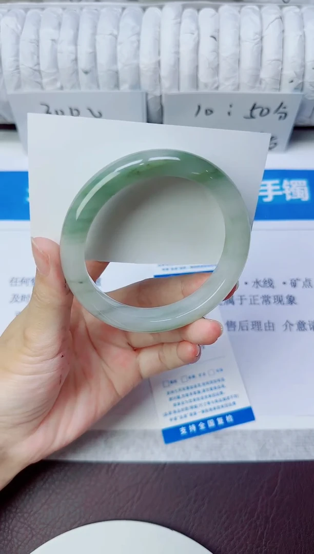 石英质玉手镯未镶嵌64/58