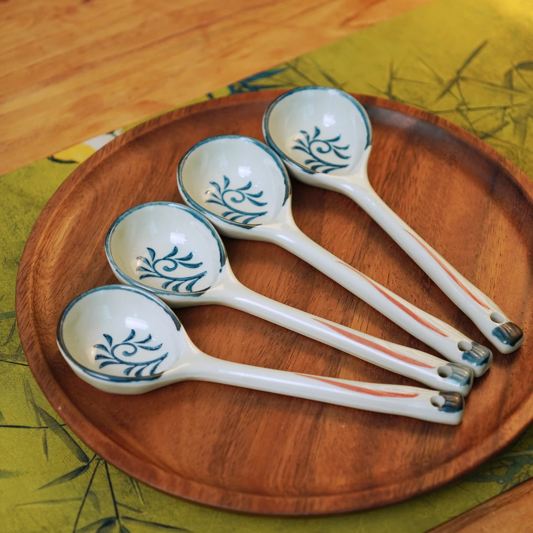 RIGEIAN/瑞涧【唐草长柄勺】新中式陶瓷高温釉下彩家用手捏汤饭勺子