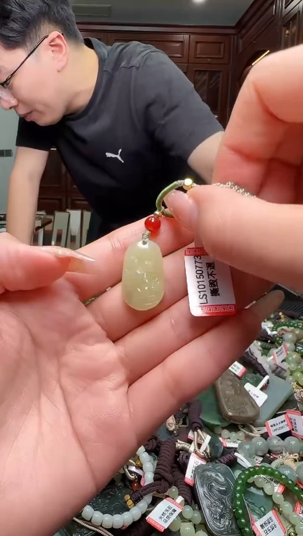 颈饰未镶嵌和田玉多样性发一