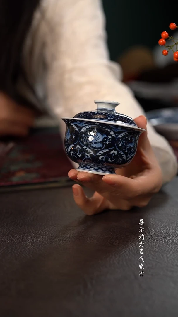 洪印慕明蓝地凤鸟瑞兽元宝盖碗