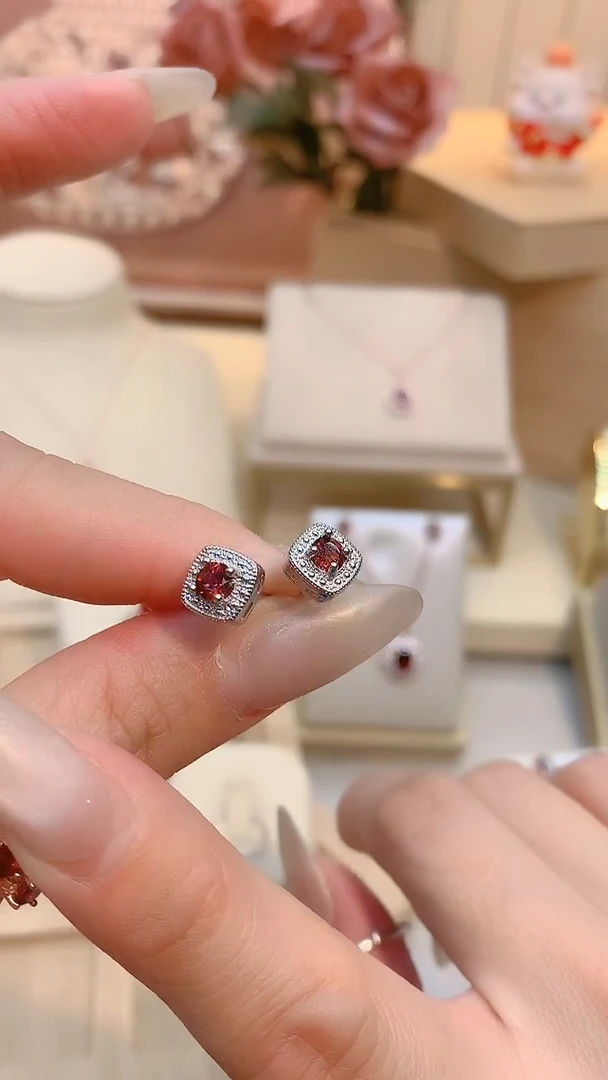 未镶嵌耳饰石榴石耳钉