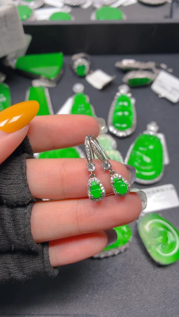 银S925镶嵌翡翠耳饰1