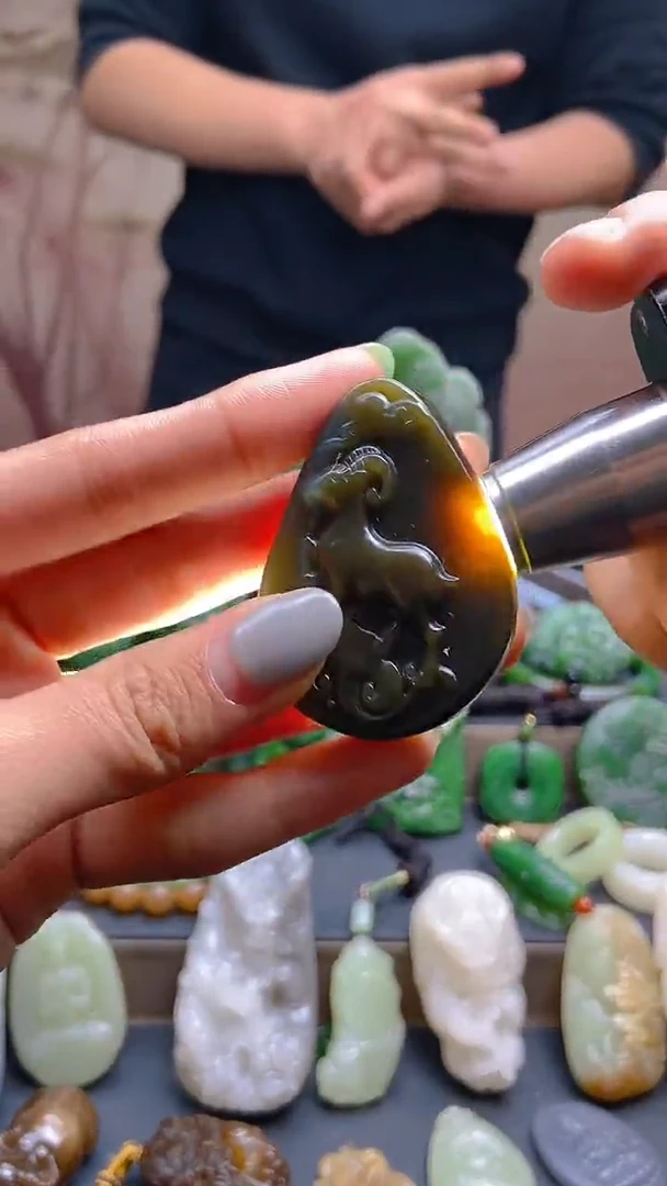颈饰未镶嵌和田玉1