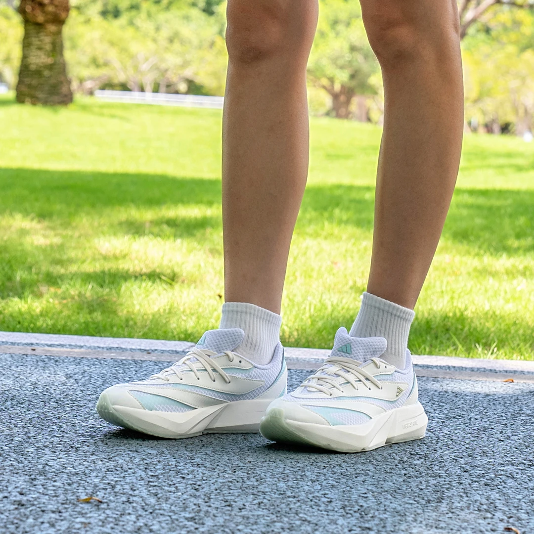 【法雅体育】adidas阿迪达斯女鞋LIGHTBLAZE流光风运动跑步鞋JR7336