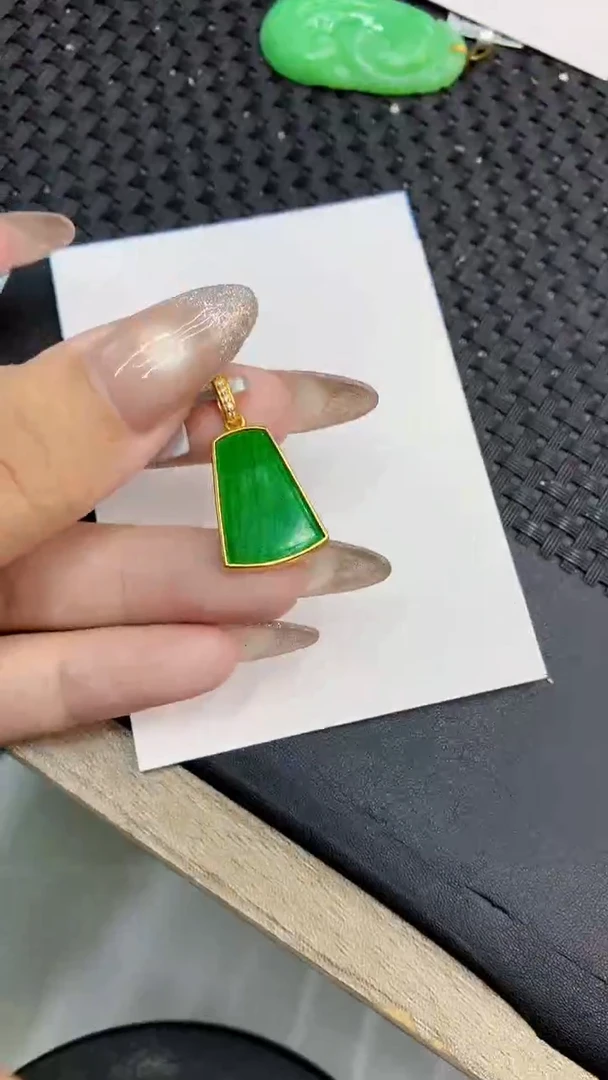 颈饰未镶嵌翡翠1