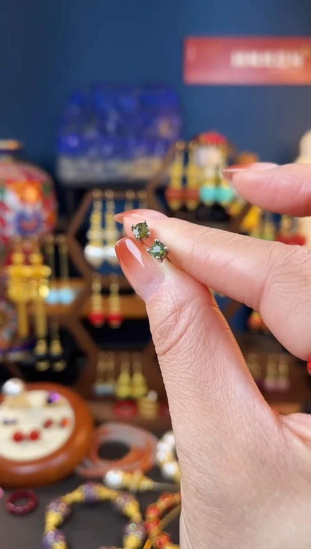 【闪购商品】碧玺耳饰银S925镶嵌耳钉