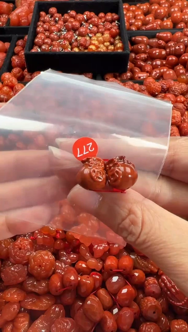 颈饰未镶嵌南红玛瑙1