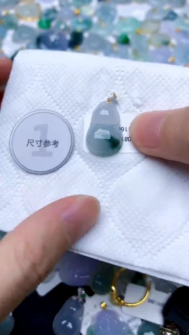 颈饰18K金镶嵌翡翠天然A货翡翠