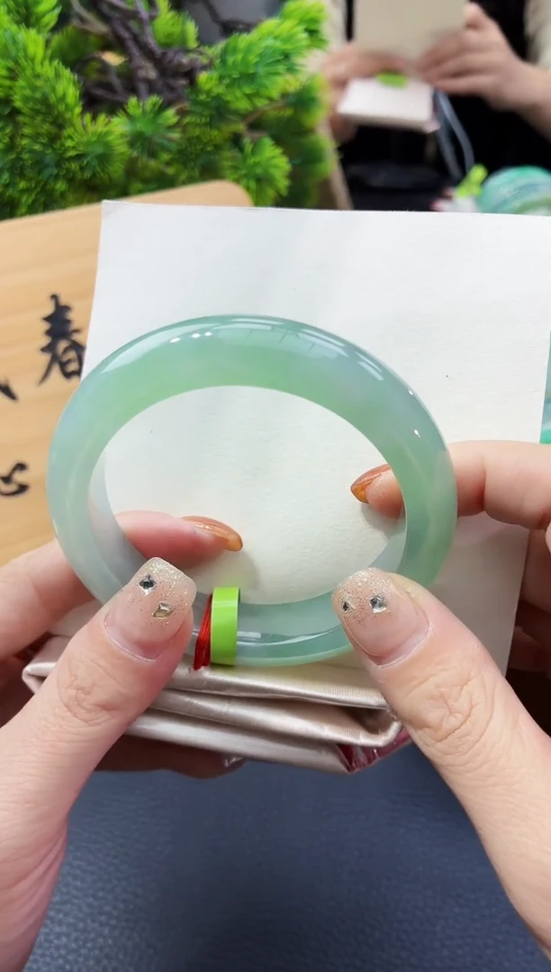未镶嵌手镯翡翠A56,全款7.5W，定金2W