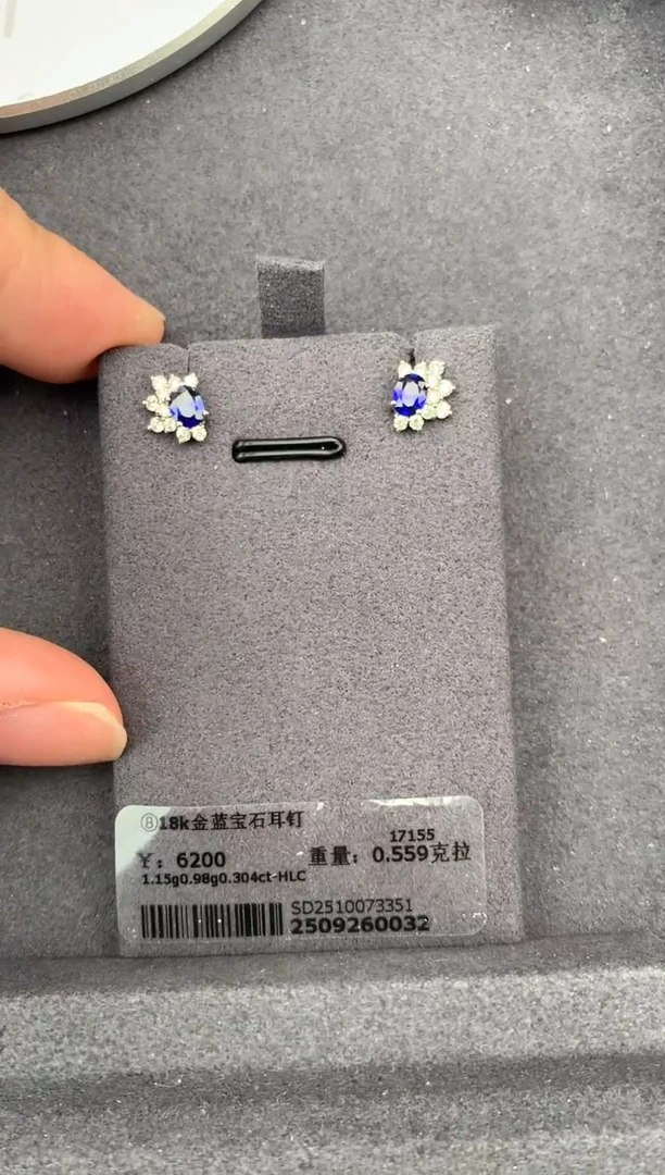 耳饰蓝宝石18K金镶嵌0.55ct皇家蓝  GH 定制