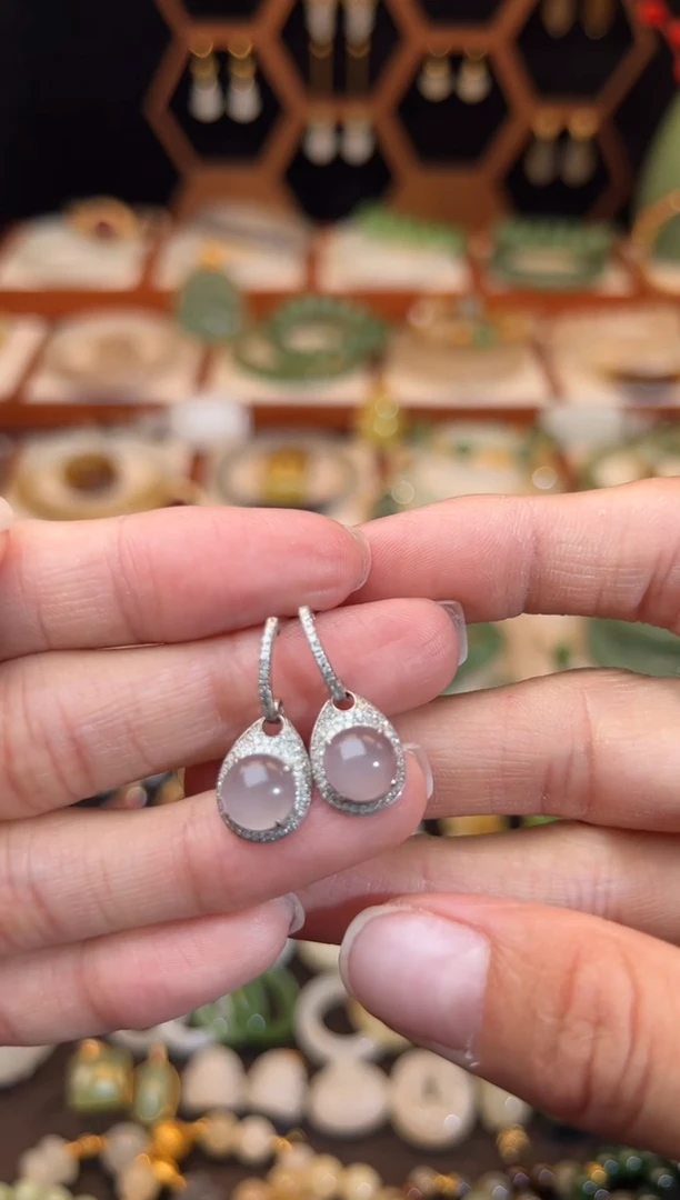 18K金镶嵌和田玉耳饰l****a福利