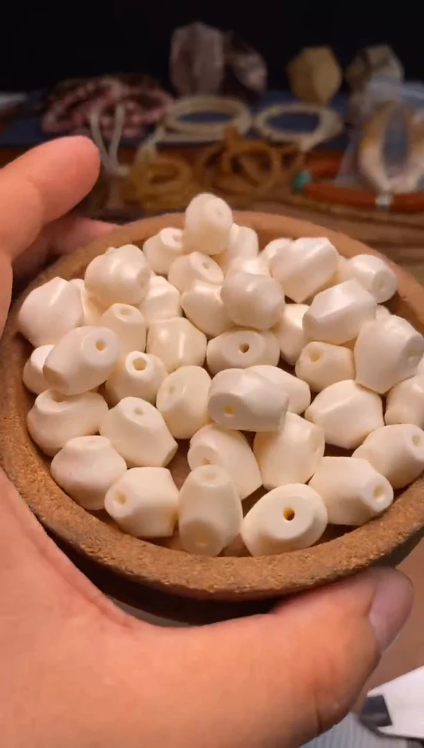 其他牛骨P719-骨瓷白三通-有棕裂