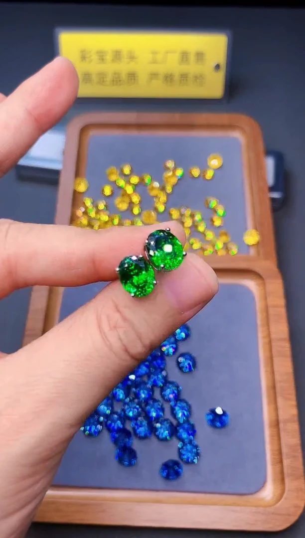 绿色碧玺耳饰银S925镶嵌........