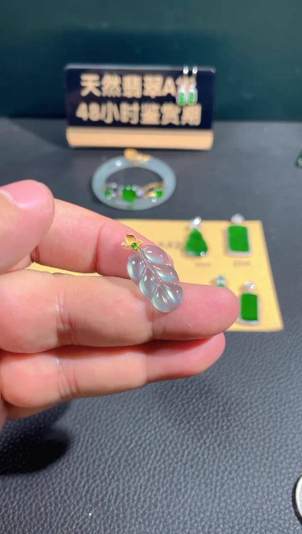 【闪购商品】翡翠颈饰18K金镶嵌翡翠