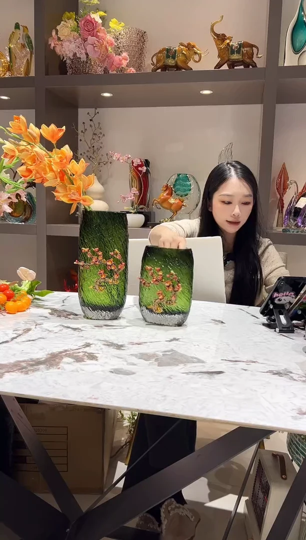 新款绿色珐琅花瓶一对