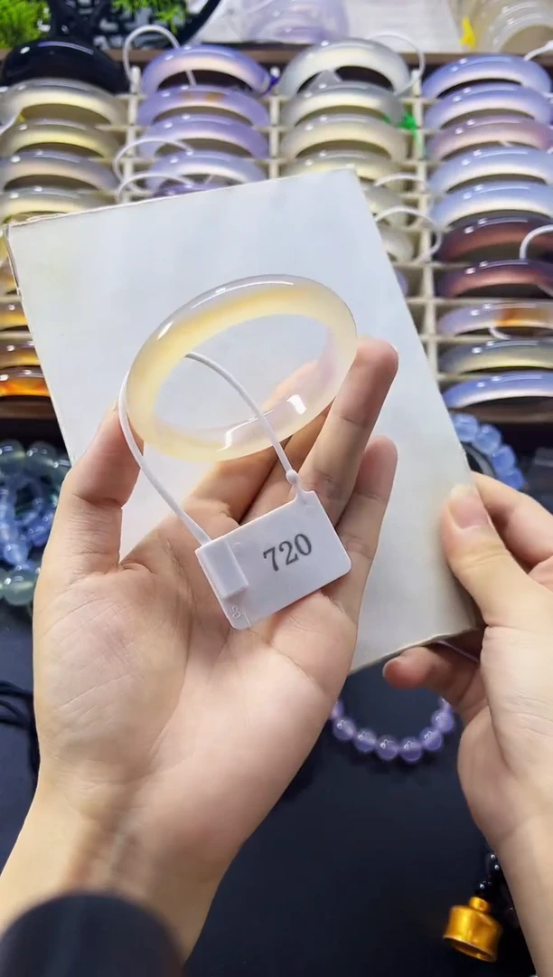 玛瑙/玉髓手镯未镶嵌54.5圈口糖心丝带