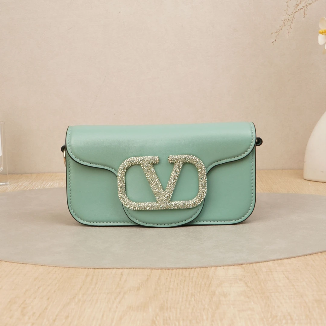 95新 Valentino/华伦天奴 链条腋下包钻扣绿色牛皮/DS042548