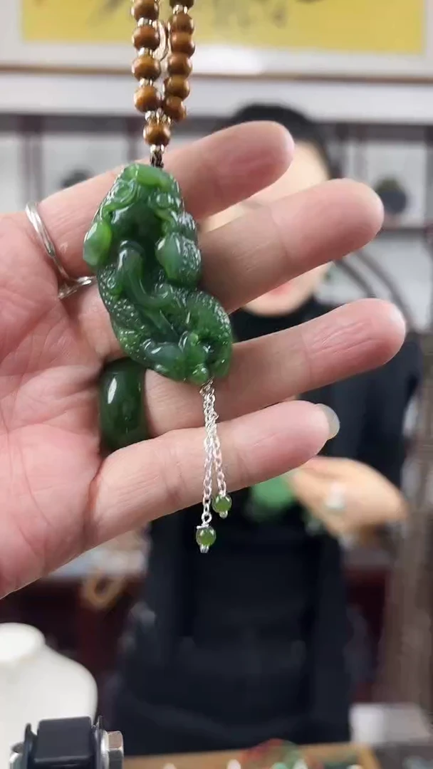 颈饰未镶嵌和田玉貔求