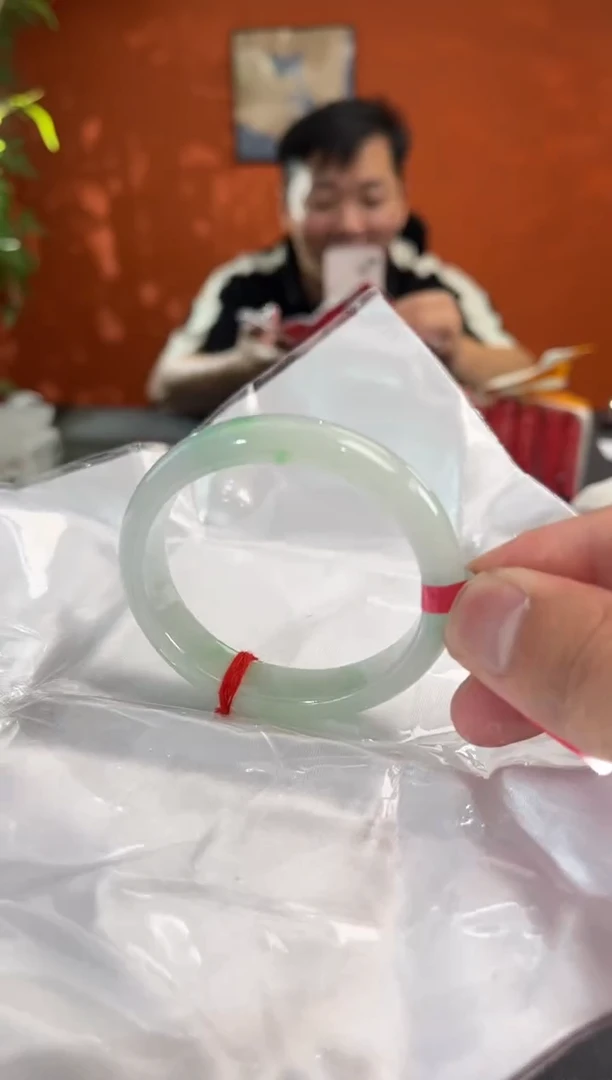 未镶嵌手镯（贵妃镯）翡翠8   52