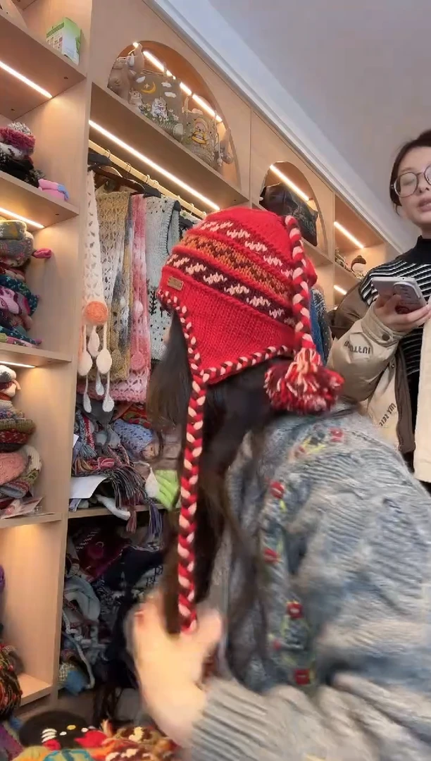 羊毛美利奴红色大辫子护耳帽