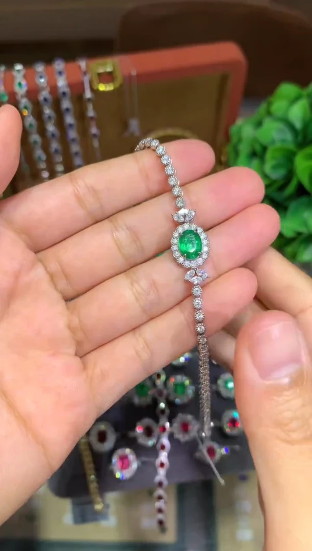 18K金镶嵌手链祖母绿1.24ct