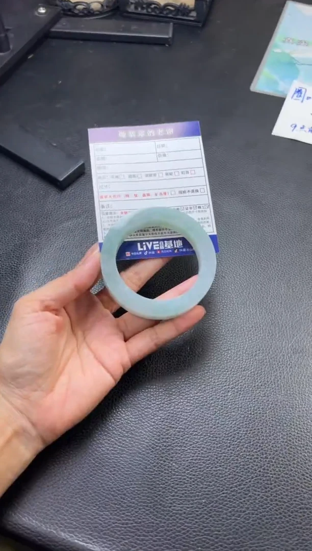 未镶嵌定制手镯不退不换定制翡翠龙**下定制手镯不退不换